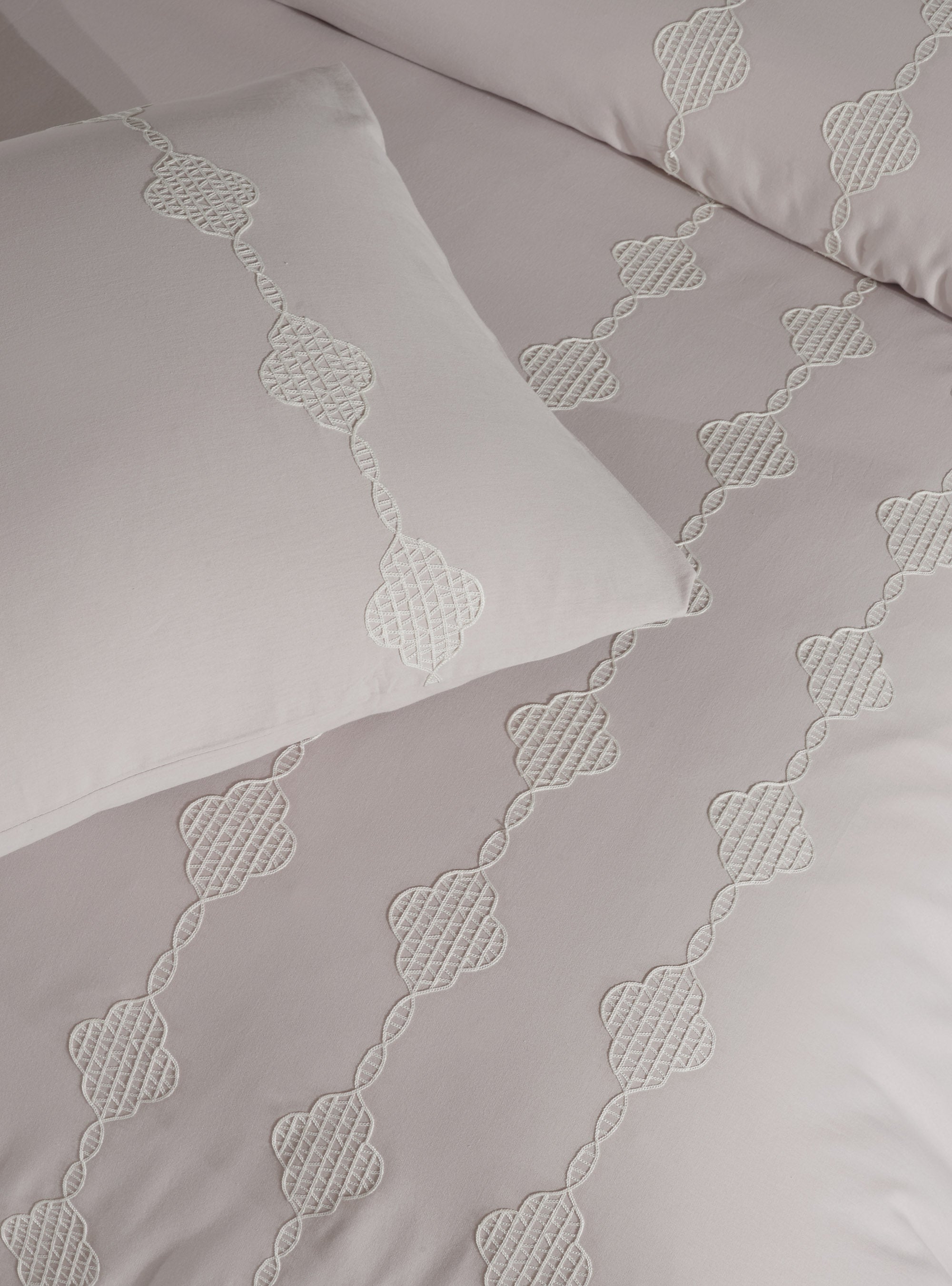 ARYA NEVRESİM TAKIMI