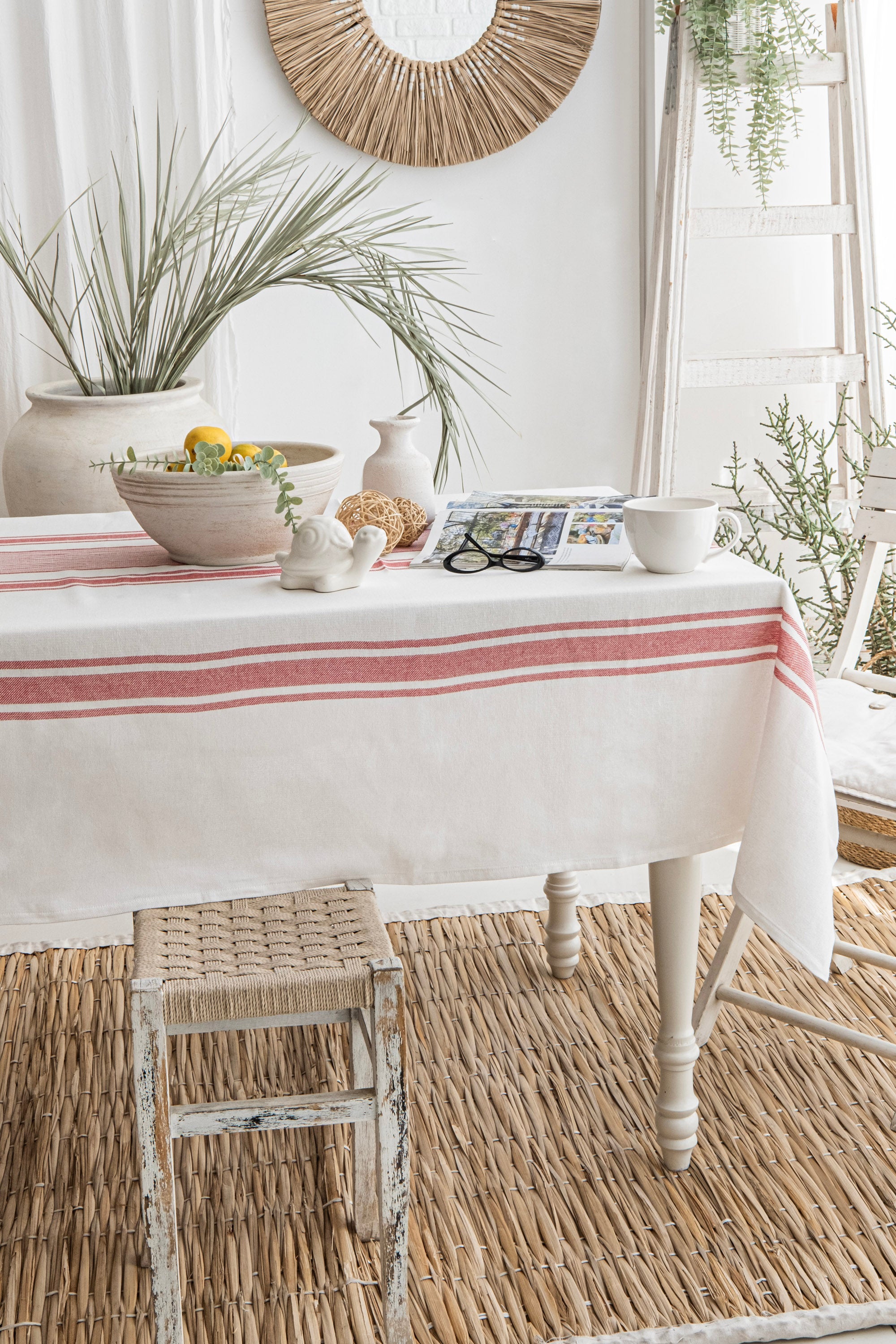 LINE BEYAZ-KIRMIZI MASA ÖRTÜSÜ