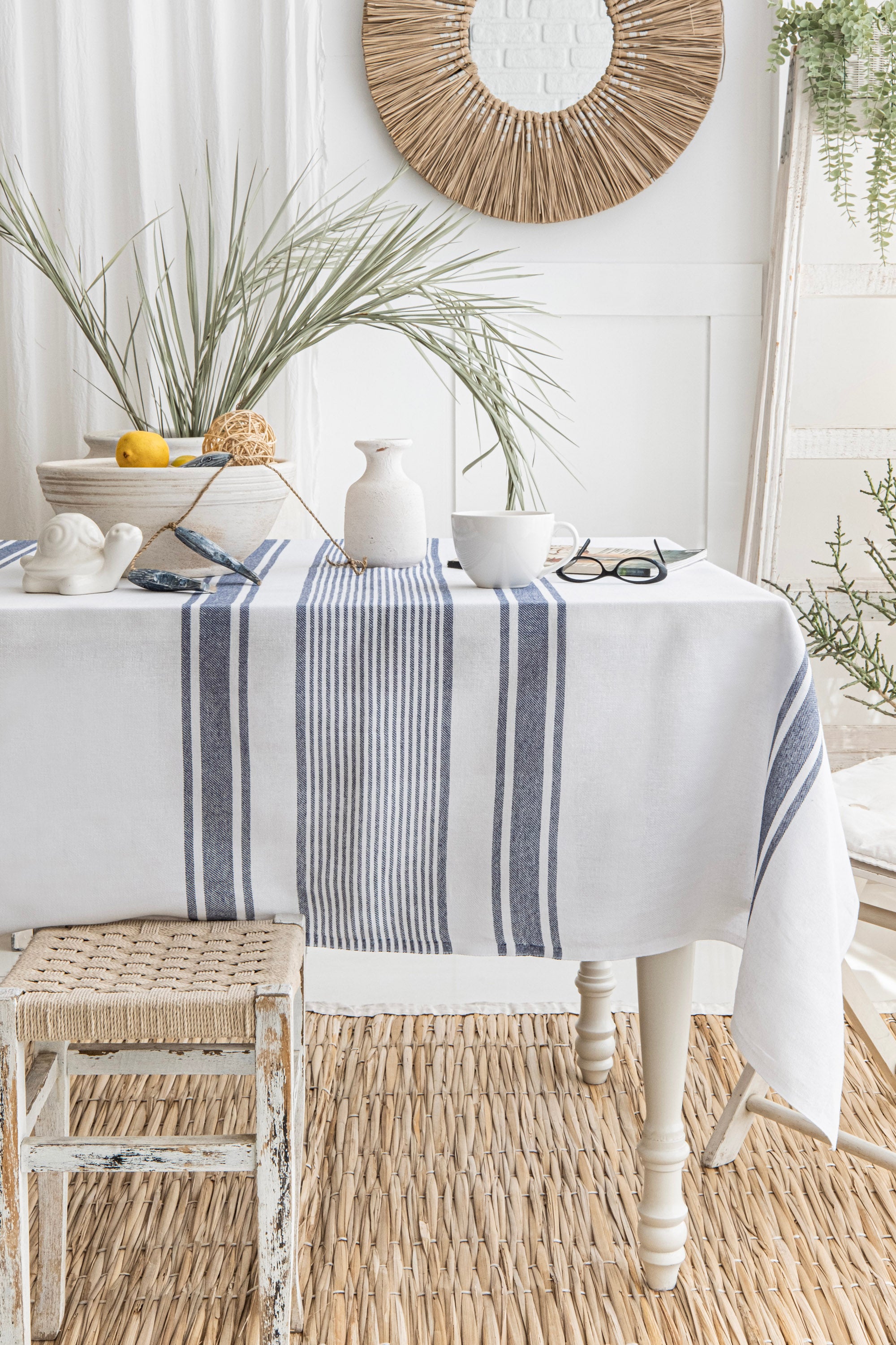 LINE BEYAZ-LACİVERT MASA ÖRTÜSÜ