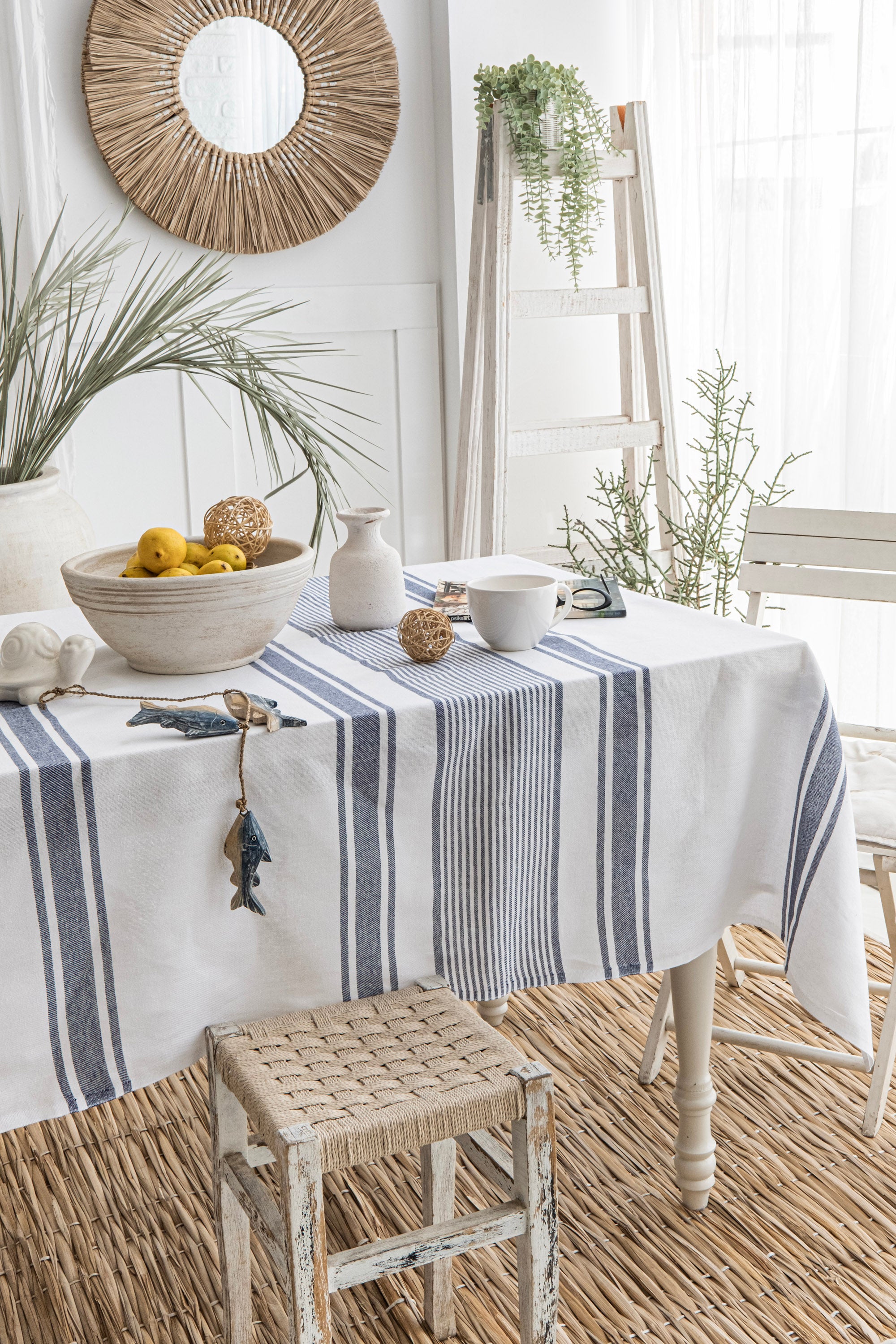 LINE BEYAZ-LACİVERT MASA ÖRTÜSÜ