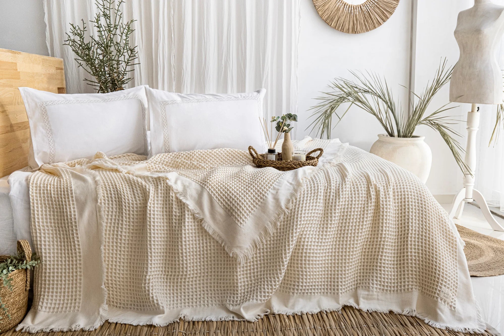 RİVA KREM YATAK ÖRTÜSÜ