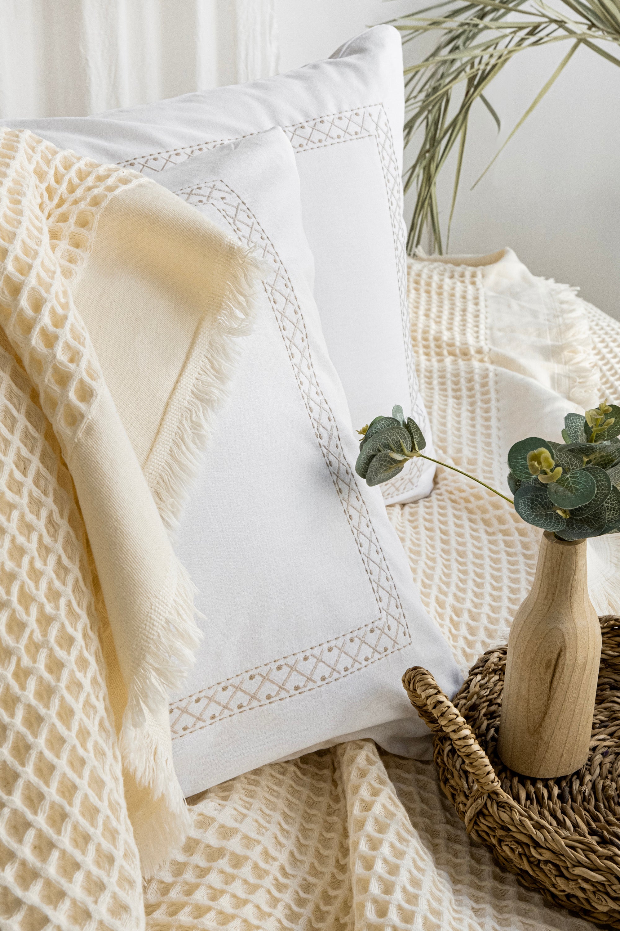 RİVA KREM YATAK ÖRTÜSÜ