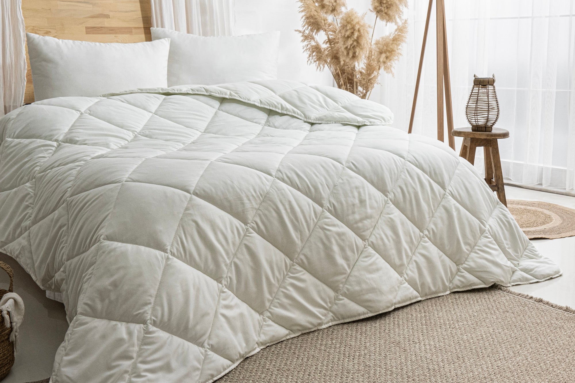 MİCROFİBER ÇİFT KİŞİLİK YORGAN VE 2 ADET SİLİKON YASTIK SETİ