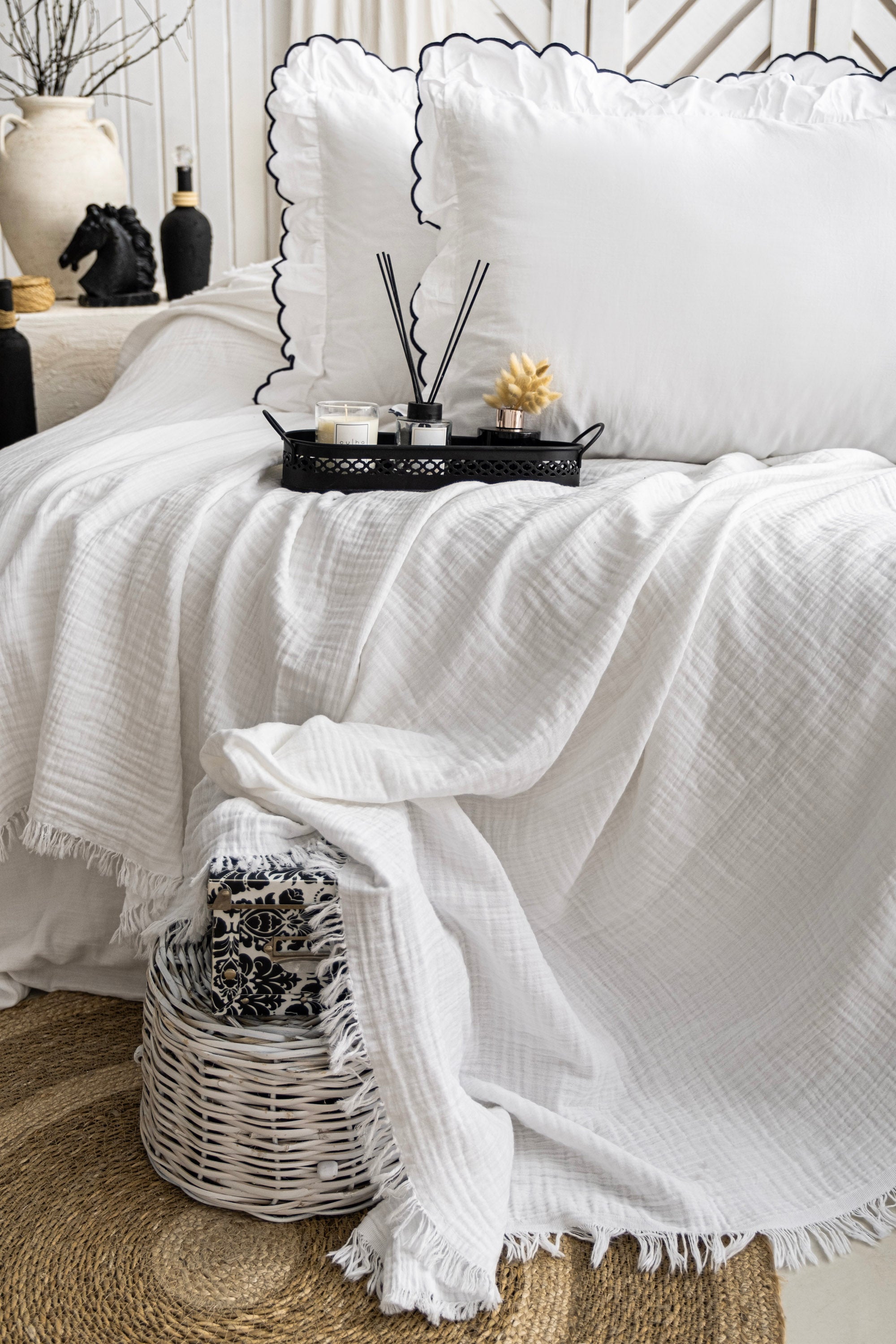 FIONA BEYAZ YATAK ÖRTÜSÜ TAKIMI