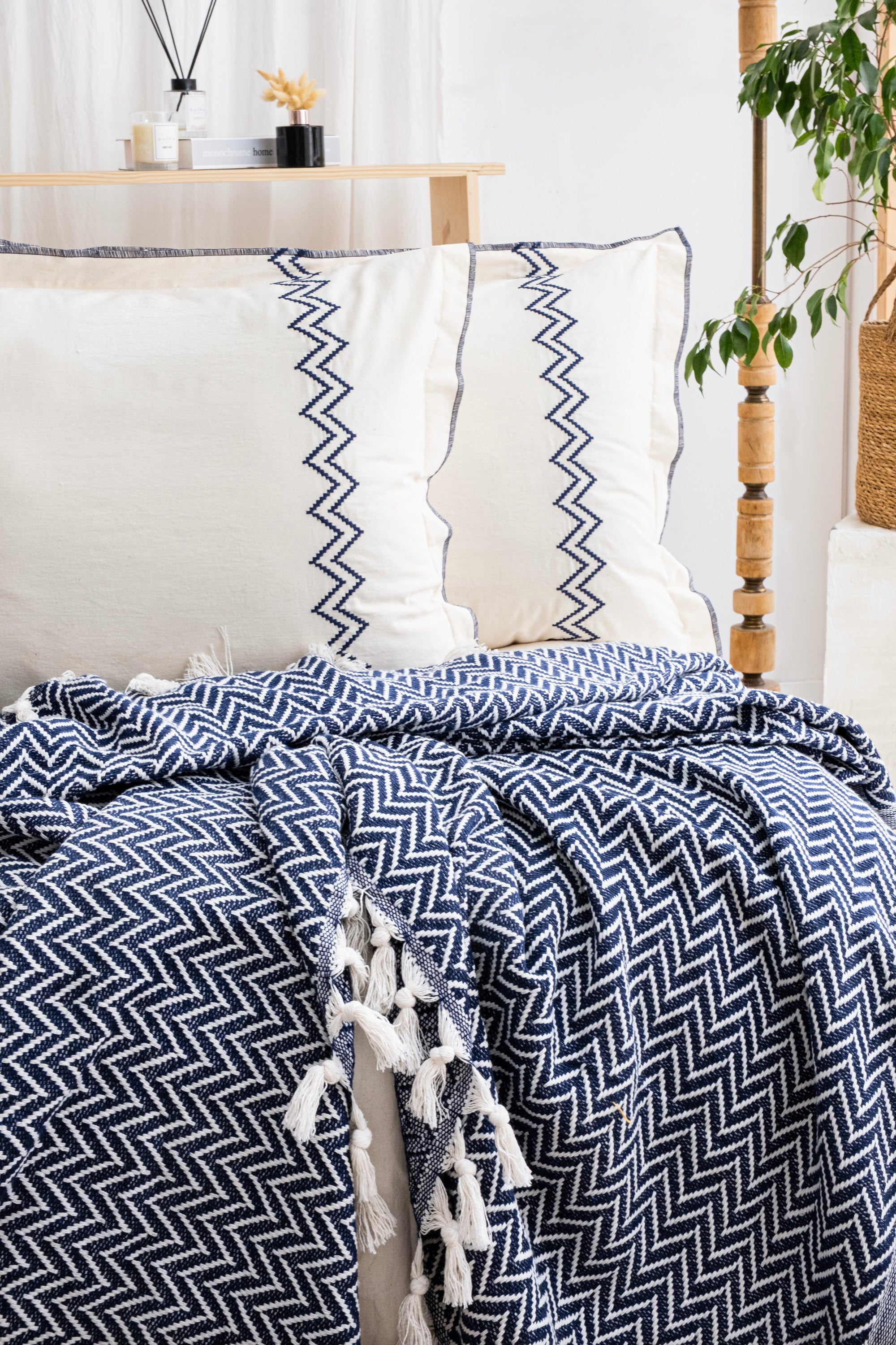 LUNA LACİVERT YATAK ÖRTÜSÜ TAKIMI