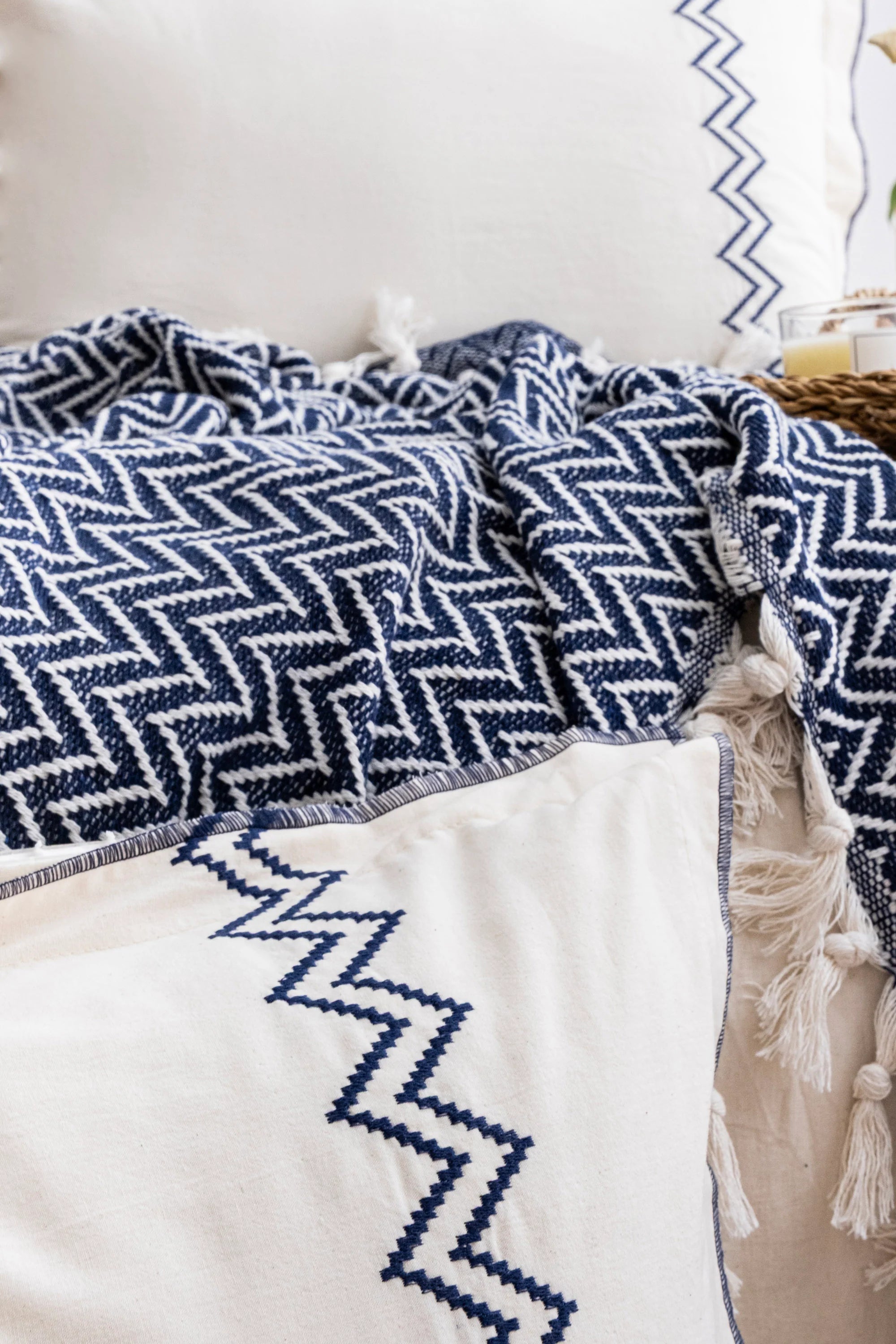 LUNA LACİVERT YATAK ÖRTÜSÜ