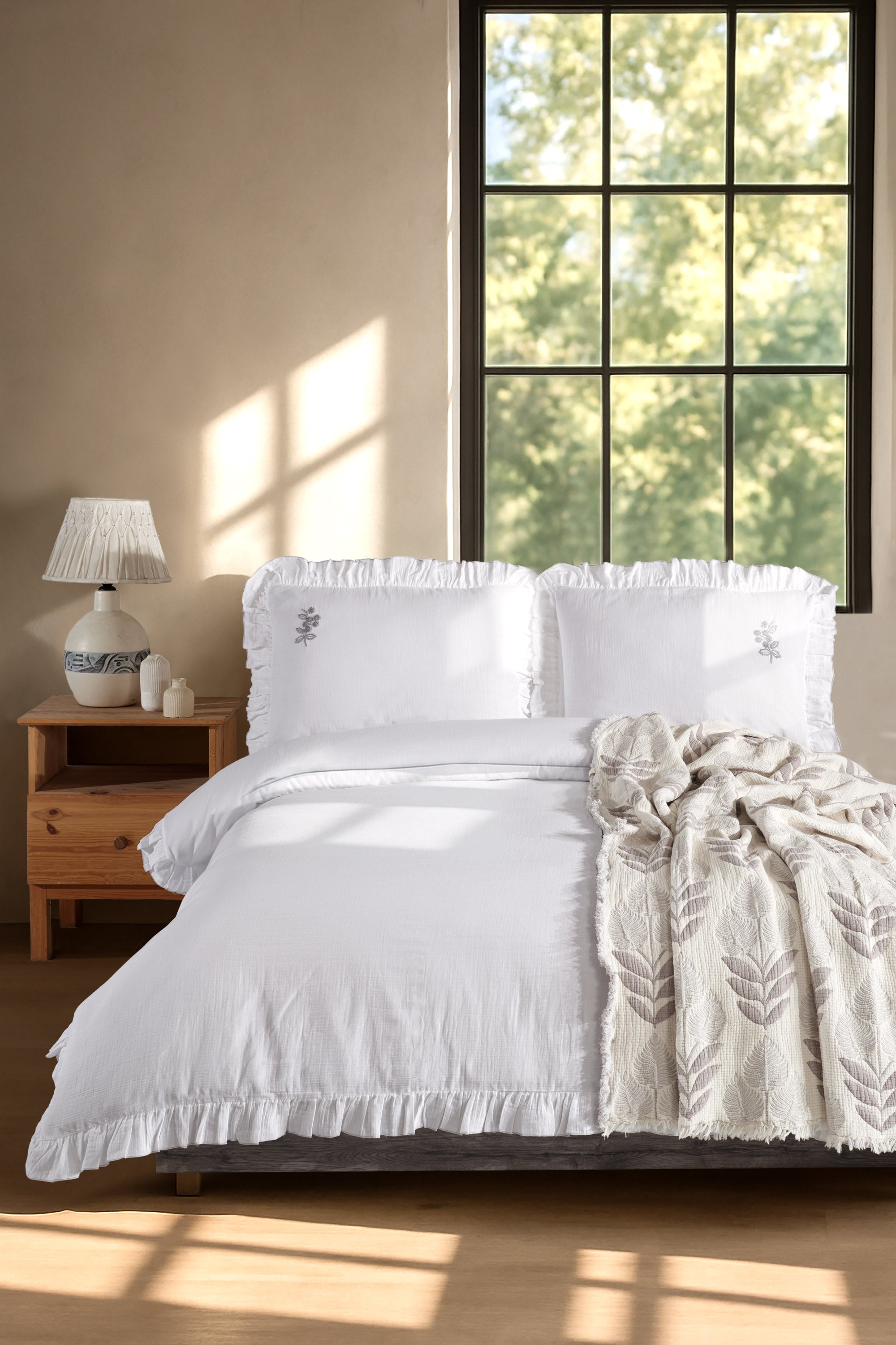 LILY BEYAZ NEVRESİM TAKIMI