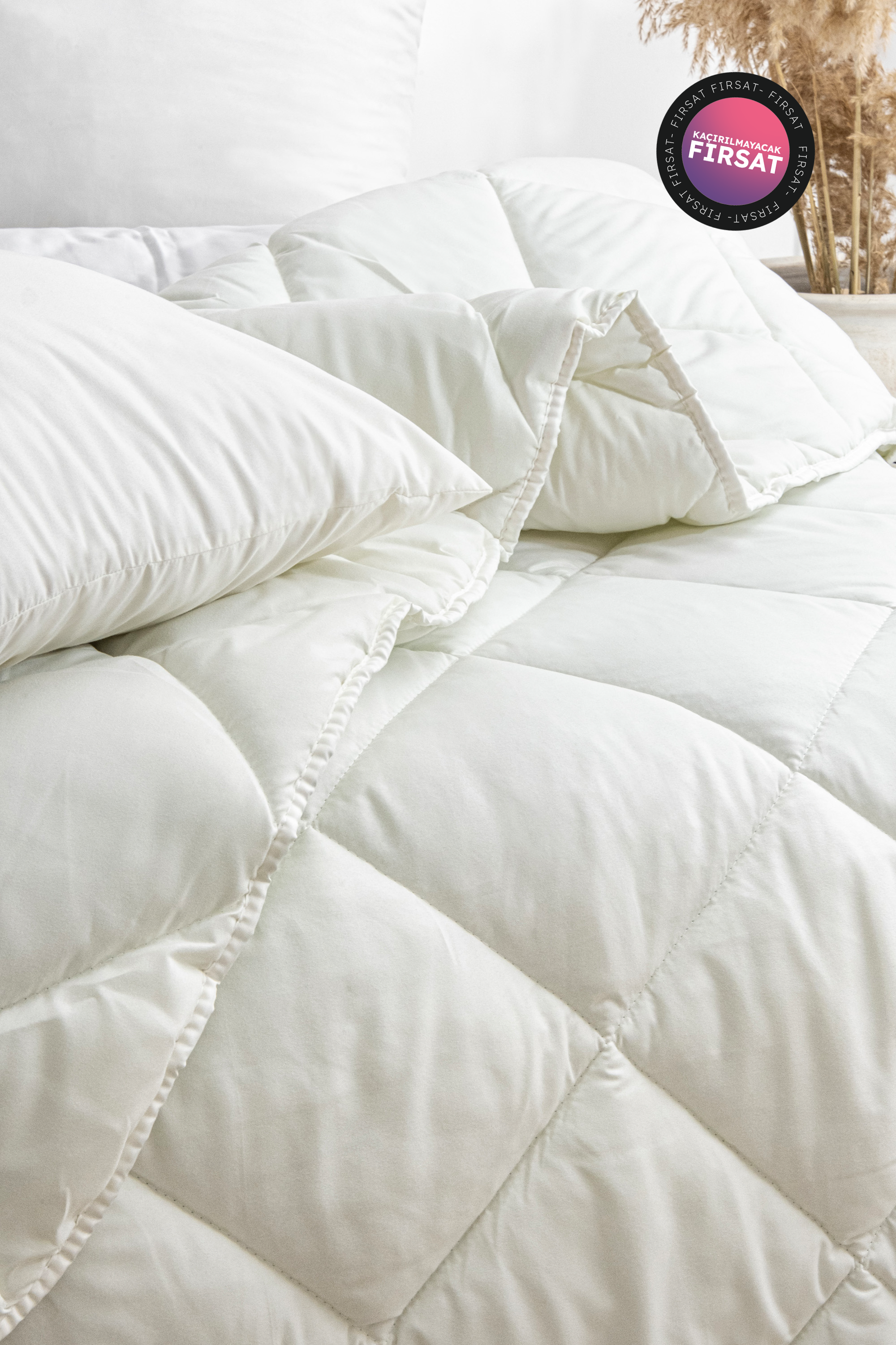 MİCROFİBER ÇİFT KİŞİLİK YORGAN VE 2 ADET SİLİKON YASTIK SETİ