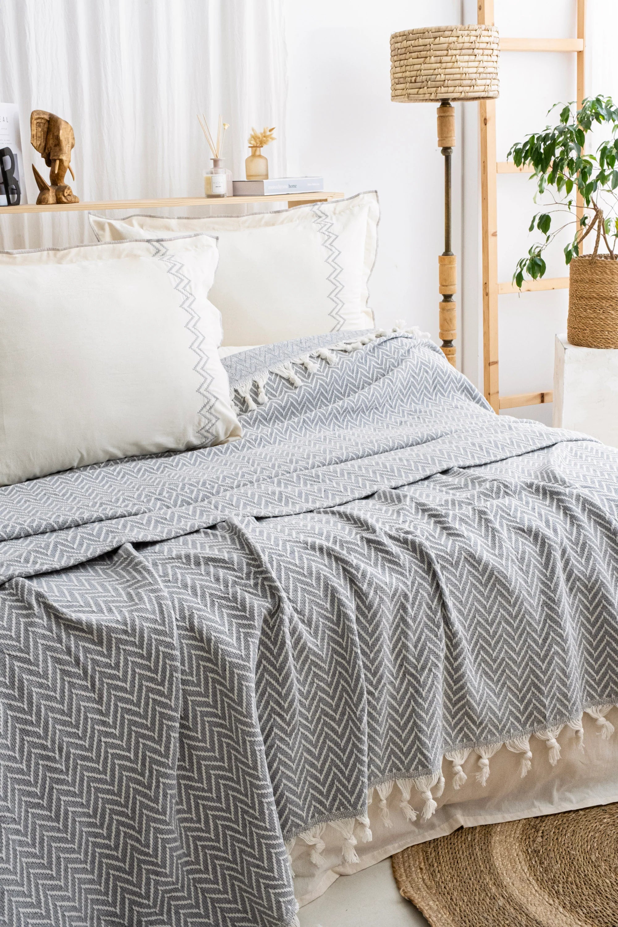 LUNA AÇIK GRİ YATAK ÖRTÜSÜ