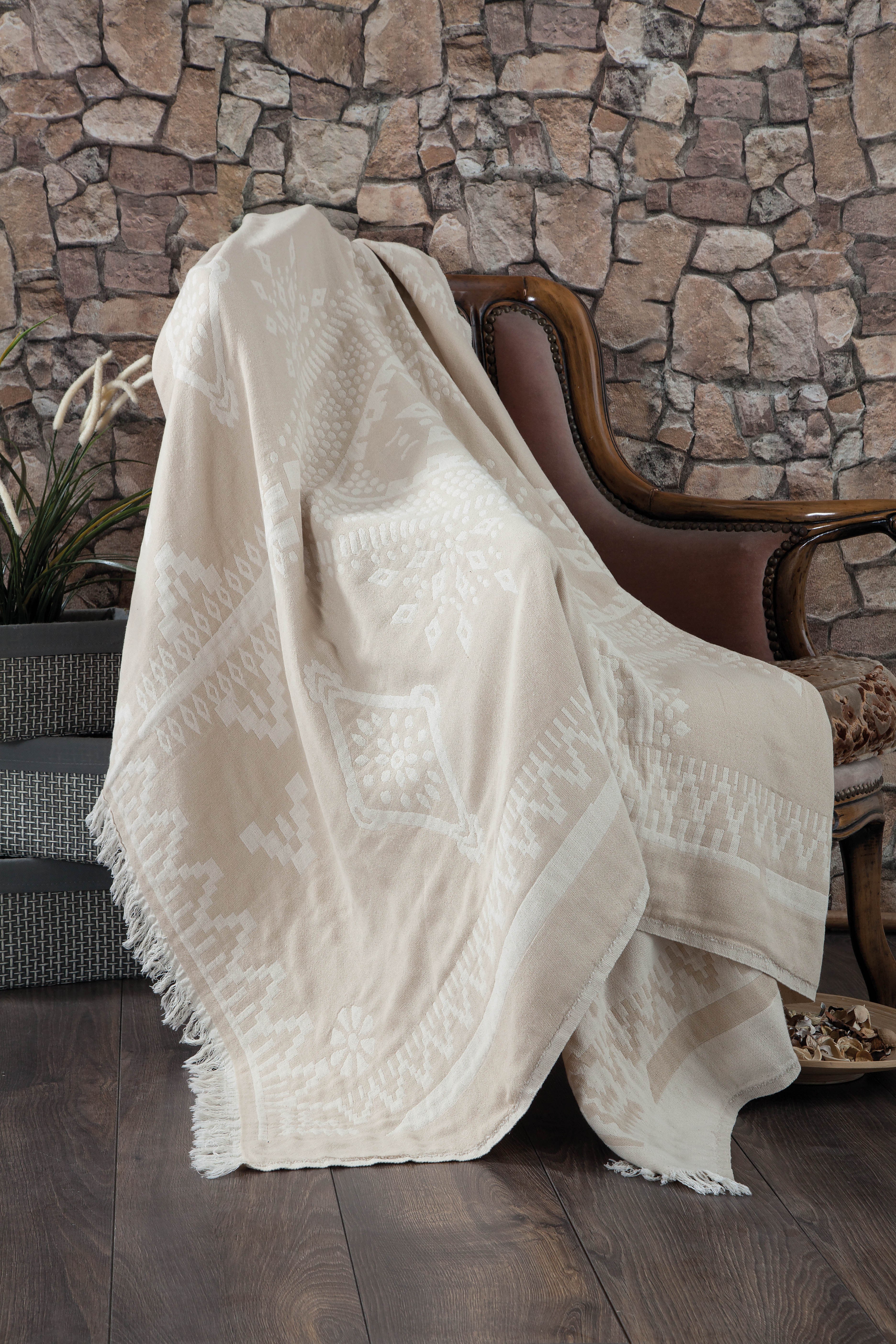 DANTE BEJ THROW