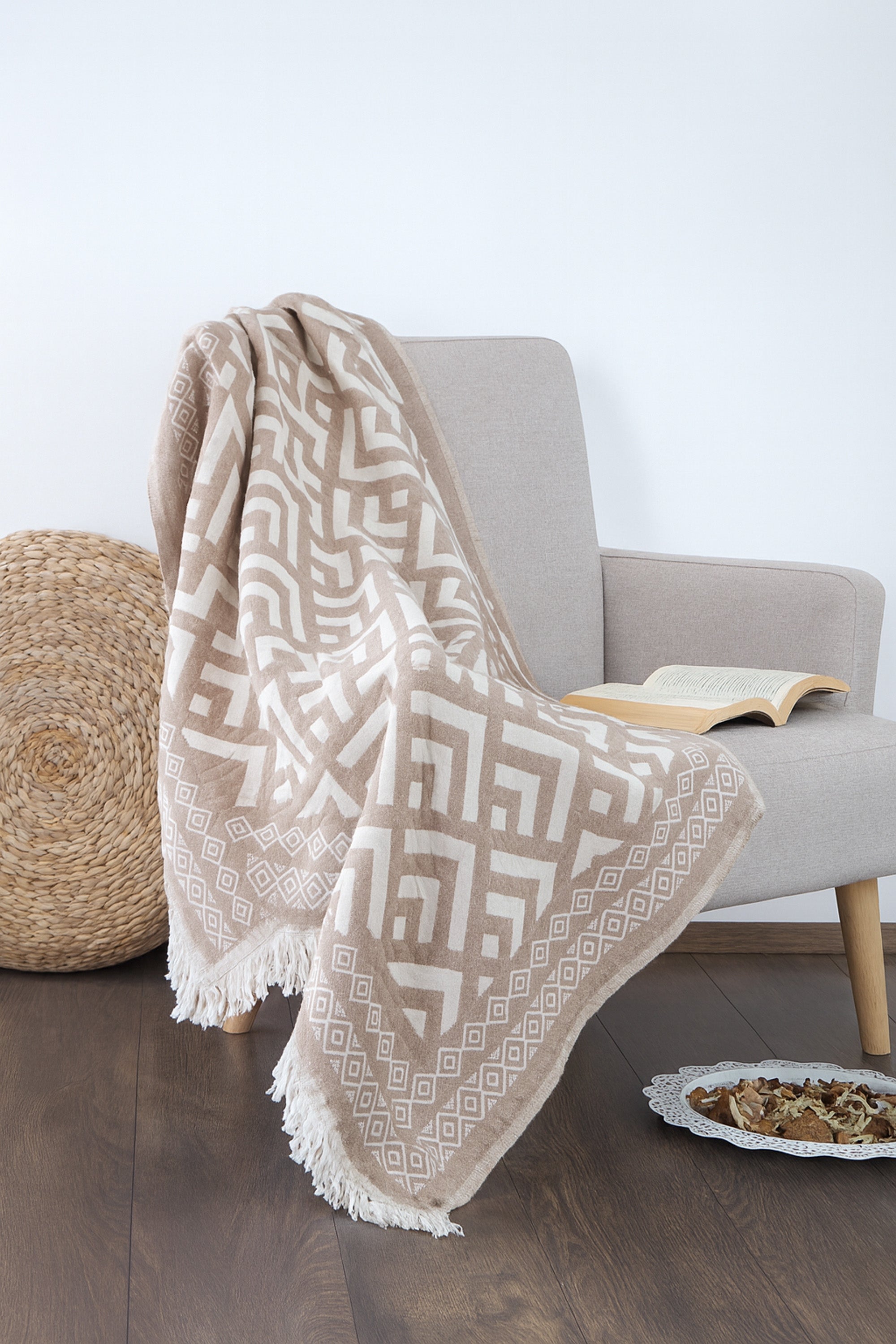 RUBBY BEJ THROW